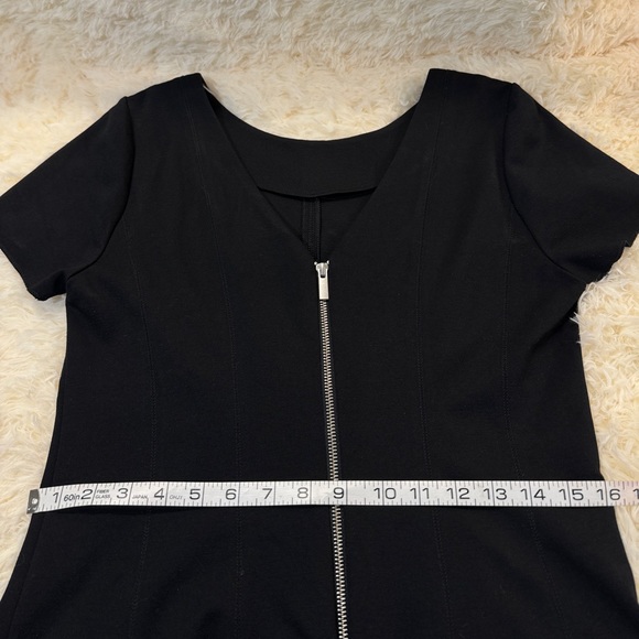 Banana Republic Black Skater Knit Ponte Dress Short Sleeve Exposed Zip Size 10 - Picture 5 of 8